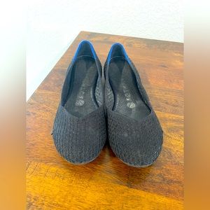 Rothy’s patterned round toe flats - black size 7